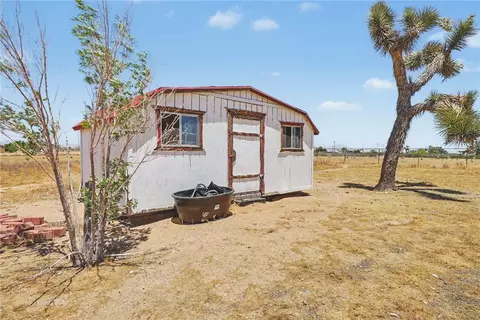Exterior - 13451 Sonora Rd, Phelan, CA 92371 photo 6 of 8