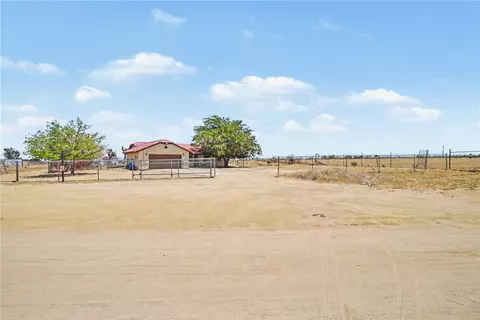 Exterior - 13451 Sonora Rd, Phelan, CA 92371 photo 7 of 8