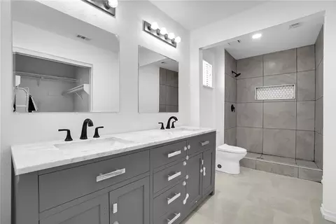 Bath - 13451 Sonora Rd, Phelan, CA 92371 photo 1 of 2