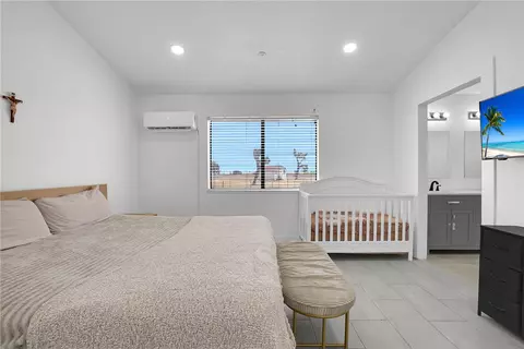 Bedroom - 13451 Sonora Rd, Phelan, CA 92371 photo 2 of 4