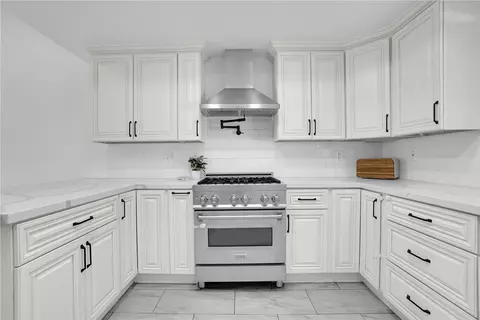 Kitchen - 13451 Sonora Rd, Phelan, CA 92371 photo 4 of 5