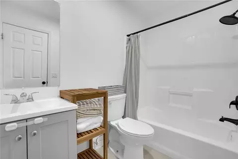 Bath - 13451 Sonora Rd, Phelan, CA 92371 photo 2 of 2