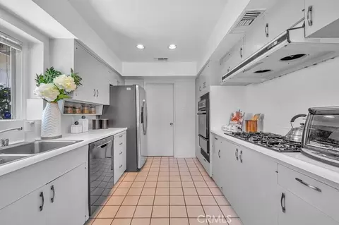 Kitchen - 2221 S 4th Ave, Arcadia, CA 91006 photo 2 of 3