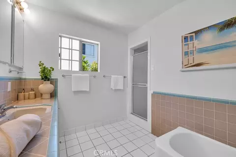 Bath - 2221 S 4th Ave, Arcadia, CA 91006 photo 3 of 4