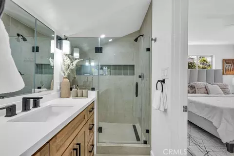 Bath - 2221 S 4th Ave, Arcadia, CA 91006 photo 2 of 4