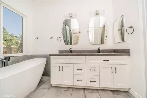 Bath - 2089 E Duron St, Colton, CA 92324 photo 3 of 7