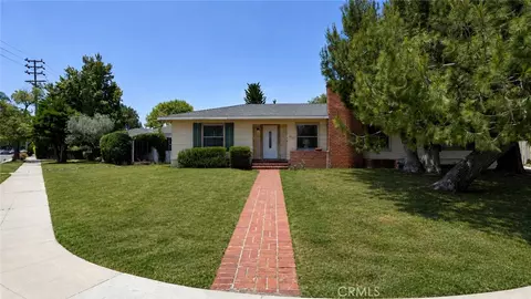 10207 Camarillo St, Toluca Lake, CA 91602