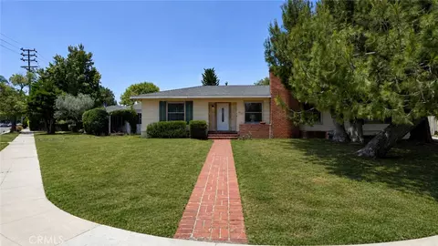 10207 Camarillo St, Toluca Lake, CA 91602