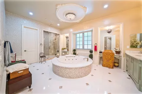 Bath - 355 W Palm Dr, Arcadia, CA 91007 photo 8 of 9