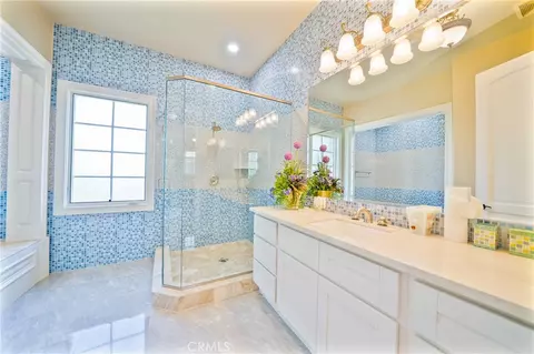 Bath - 355 W Palm Dr, Arcadia, CA 91007 photo 4 of 9