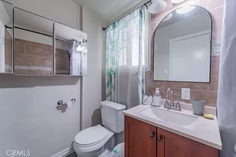 Bath - 443 N Begonia, Ontario, CA 91762 photo 3 of 3