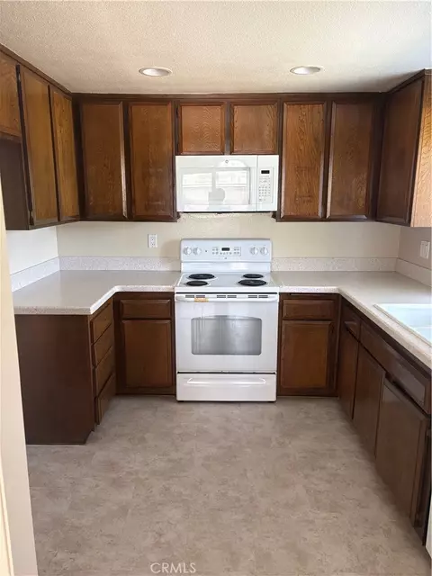 Kitchen - 13630 La Jolla Cir #E, La Mirada, CA 90638 photo 2 of 3