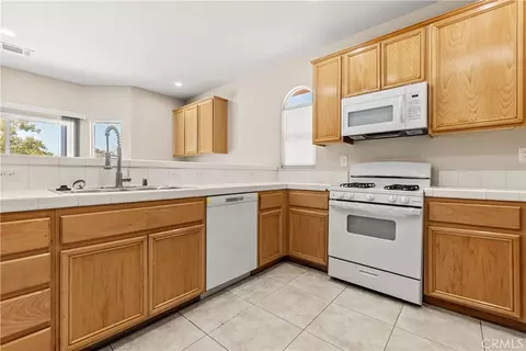 Kitchen - 13680 Summit View St, Hesperia, CA 92344 photo 2 of 2