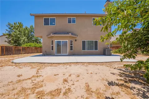 Exterior - 13680 Summit View St, Hesperia, CA 92344 photo 4 of 7