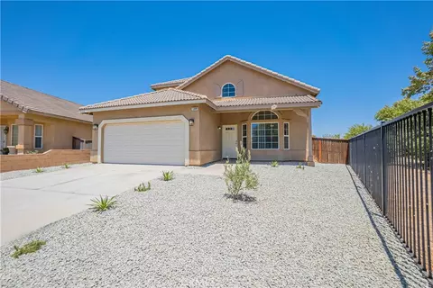 Exterior - 13680 Summit View St, Hesperia, CA 92344 photo 3 of 7