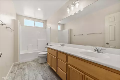 Bath - 13680 Summit View St, Hesperia, CA 92344 photo 1 of 3