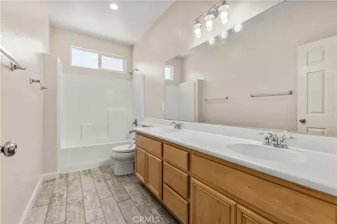 Entry Way - 13680 Summit View St, Hesperia, CA 92344 photo 2 of 3