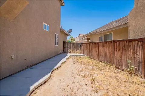 Exterior - 13680 Summit View St, Hesperia, CA 92344 photo 5 of 7