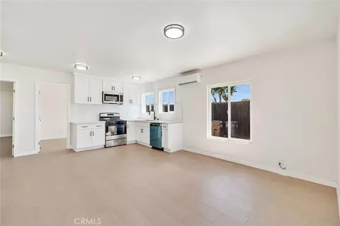 Living - 215 Elm St, Compton, CA 90220 photo 3 of 4