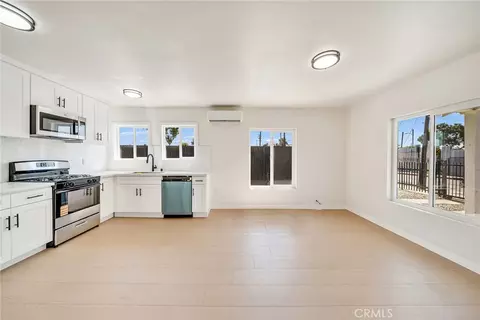 Living - 215 Elm St, Compton, CA 90220 photo 1 of 4