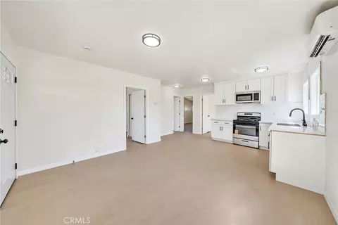Living - 215 Elm St, Compton, CA 90220 photo 2 of 4