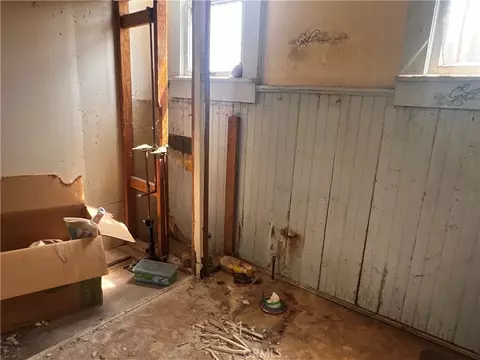 Bath - 421 Palm Way, Needles, CA 92363 photo 1 of 3