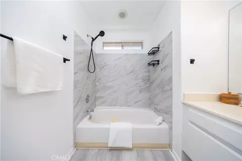 Bath - 2112 Mammoth, Corona, CA 92879 photo 3 of 4