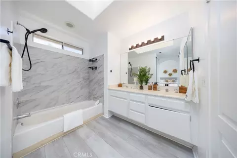 Bath - 2112 Mammoth, Corona, CA 92879 photo 2 of 4