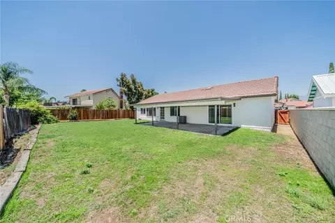 Exterior - 1041 Sunset Cir, Rialto, CA 92376 photo 3 of 4