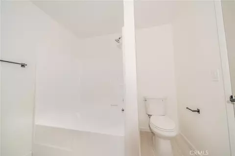 Bath - 1041 Sunset Cir, Rialto, CA 92376 photo 3 of 7