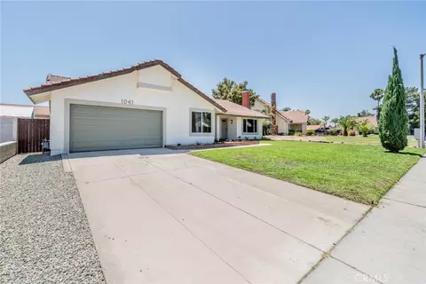 Exterior - 1041 Sunset Cir, Rialto, CA 92376 photo 4 of 4