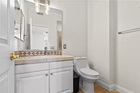 Bath - 18458 Lakepointe, Riverside, CA 92503 photo 1 of 4