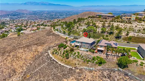 View/Area - 18458 Lakepointe, Riverside, CA 92503 photo 4 of 7