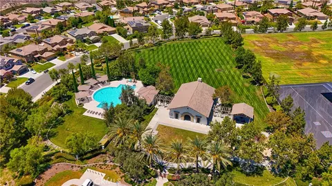 View/Area - 18458 Lakepointe, Riverside, CA 92503 photo 5 of 7