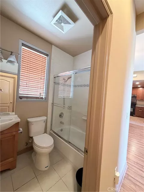 Bath - 41 N Oak #4, Pasadena, CA 91107 photo 1 of 4
