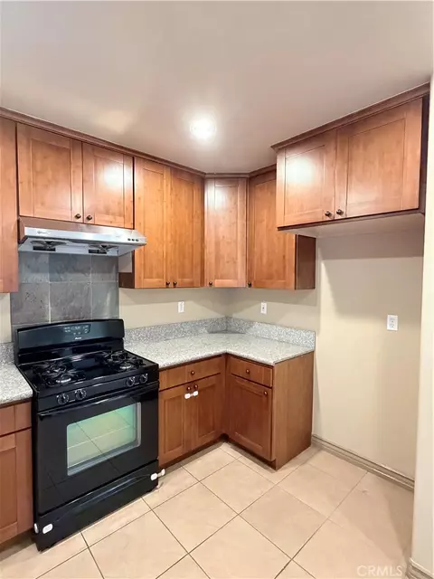 Kitchen - 41 N Oak #4, Pasadena, CA 91107 photo 2 of 2