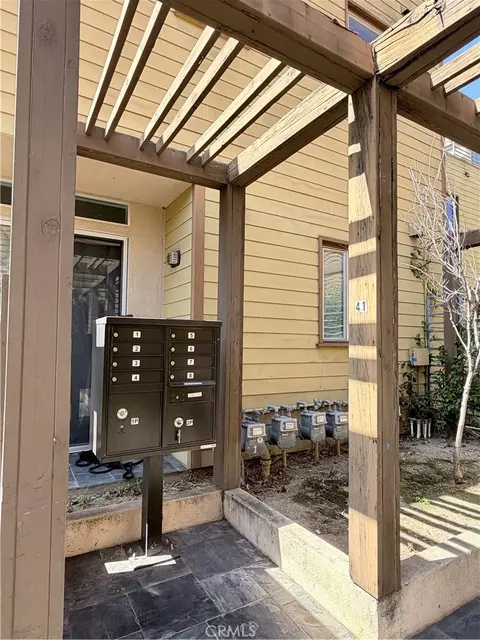 Exterior - 41 N Oak #4, Pasadena, CA 91107 photo 1 of 5