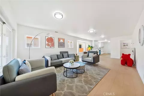 1132 W 55th St, Los Angeles, CA 90037