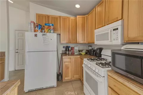Kitchen - 6636 Cholla Ave, Twentynine Palms, CA 92277 photo 4 of 5