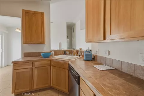 Kitchen - 6636 Cholla Ave, Twentynine Palms, CA 92277 photo 2 of 5