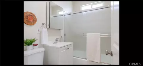 Bath - 1498 E Topeka, Pasadena, CA 91104 photo 1 of 1
