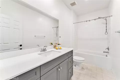 Bath - 19794 Barnfield Pl, Riverside, CA 92507 photo 2 of 2