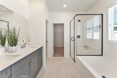 Bath - 19794 Barnfield Pl, Riverside, CA 92507 photo 1 of 2