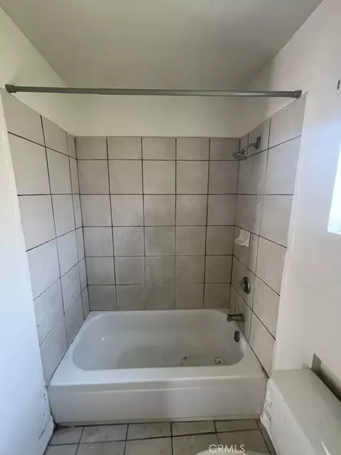 Bath - 530 W Poplar, Compton, CA 90220 photo 1 of 2
