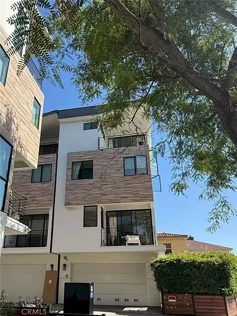 5151 W Redondo Ct, Los Angeles, CA 90019