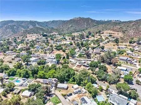 View/Area - 707 Silverbrook, El Cajon, CA 92019 photo 3 of 6