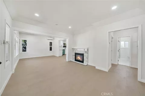 1020 W 70th St, Los Angeles, CA 90044