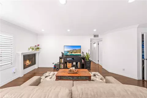 Living - 4211 Arch #103, Studio City, CA 91604 photo 1 of 2