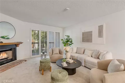 26015 Alizia Cyn #B, Calabasas, CA 91302