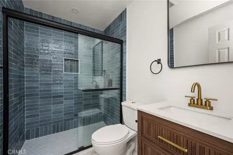 Bath - 2430 W Bennett, Compton, CA 90220 photo 1 of 2